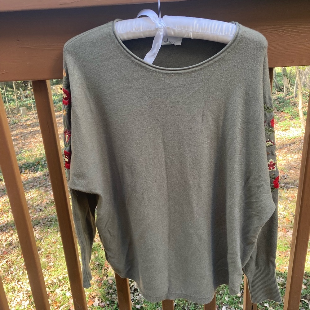 Milano green sweater with embroidered sleeves